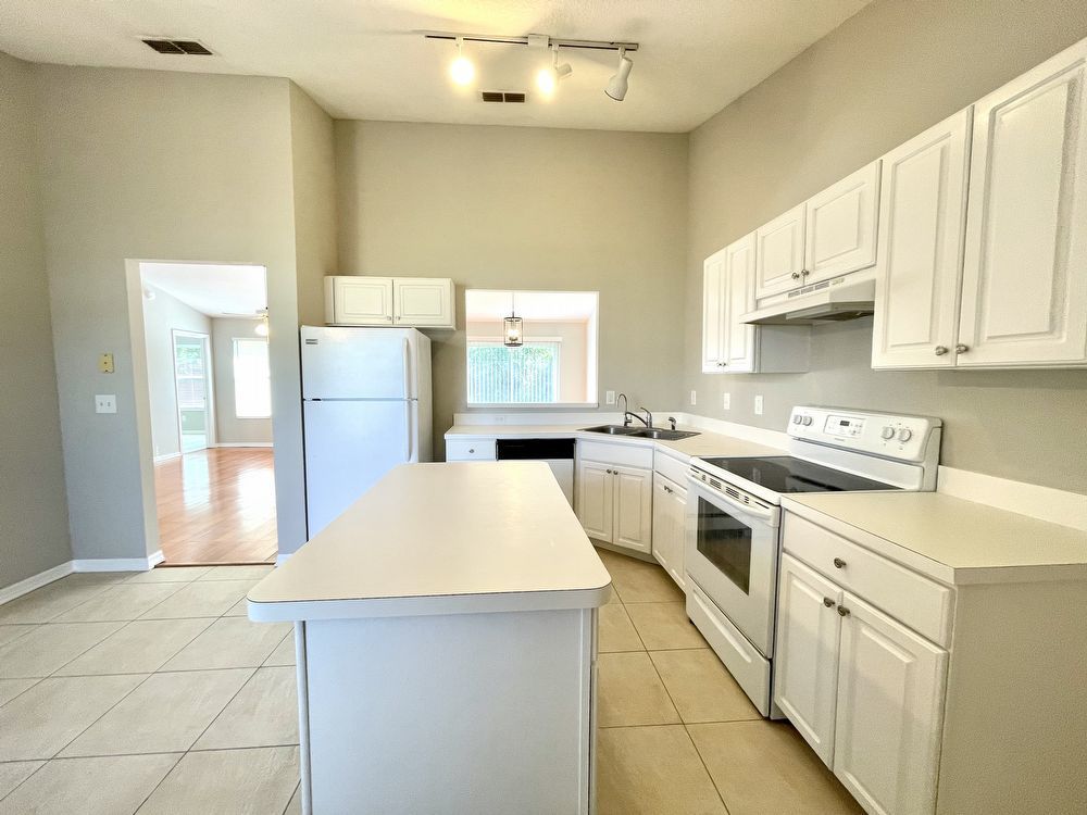 Cute 4/2 Home in East Orlando Wedgefield! property image