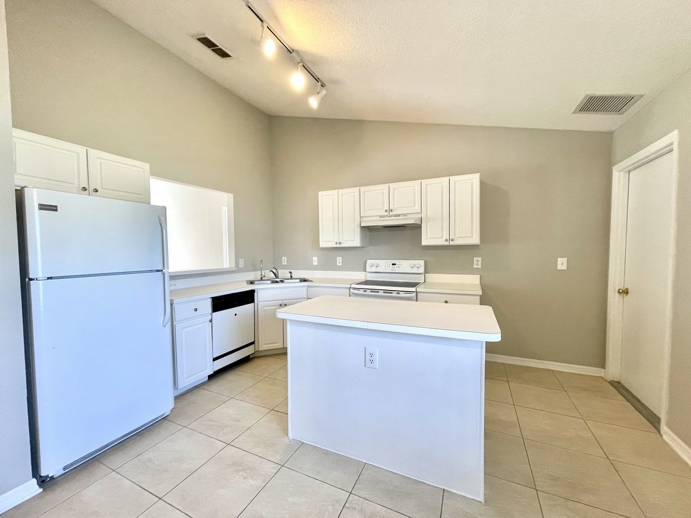 Cute 4/2 Home in East Orlando Wedgefield! property image