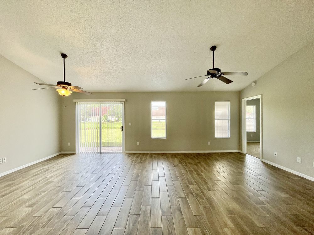 CUTE ORLANDO HOME IN GOLF COURSE COMMUNITY OF WEDGEFIELD property image