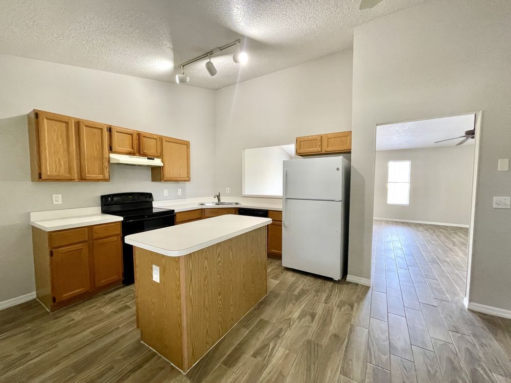 CUTE ORLANDO HOME IN GOLF COURSE COMMUNITY OF WEDGEFIELD property image