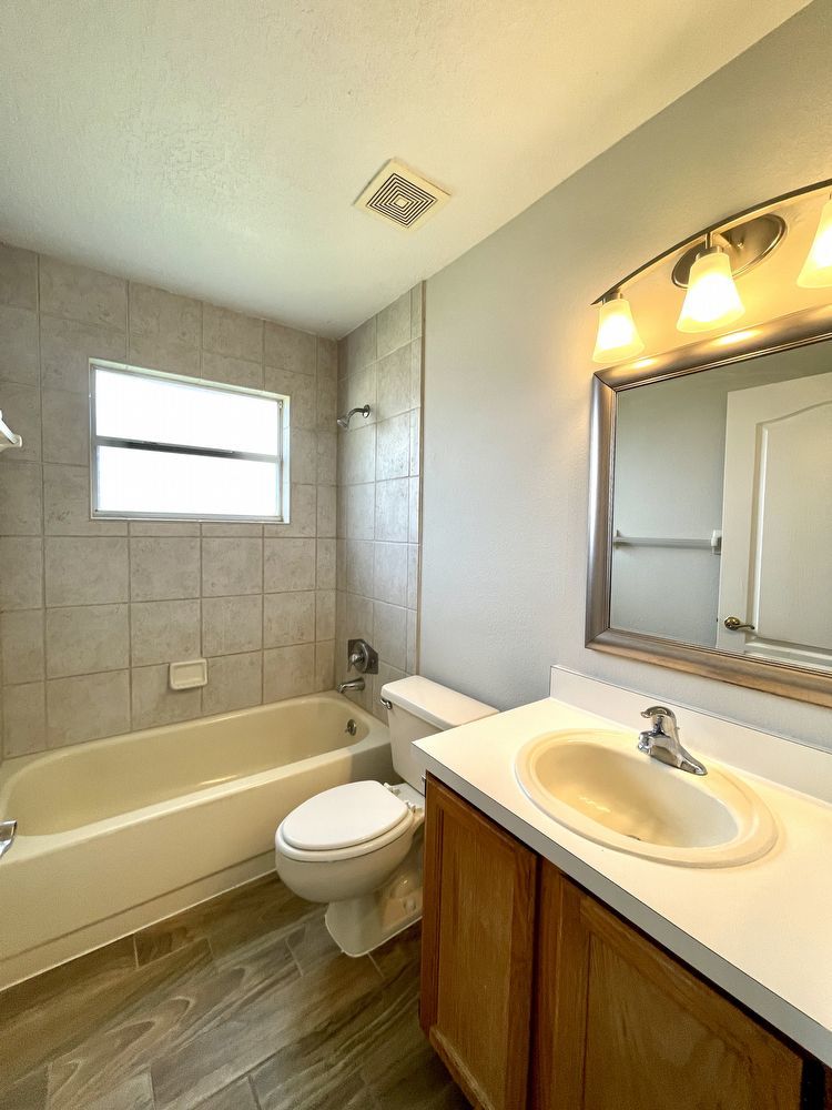 CUTE ORLANDO HOME IN GOLF COURSE COMMUNITY OF WEDGEFIELD property image