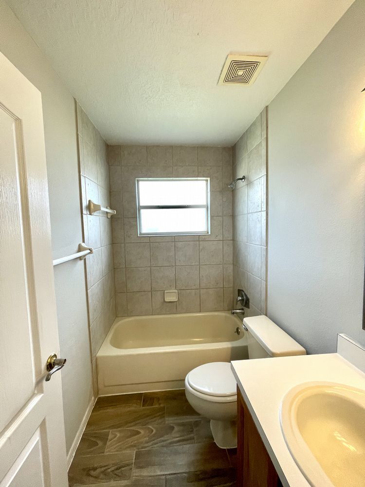 CUTE ORLANDO HOME IN GOLF COURSE COMMUNITY OF WEDGEFIELD property image