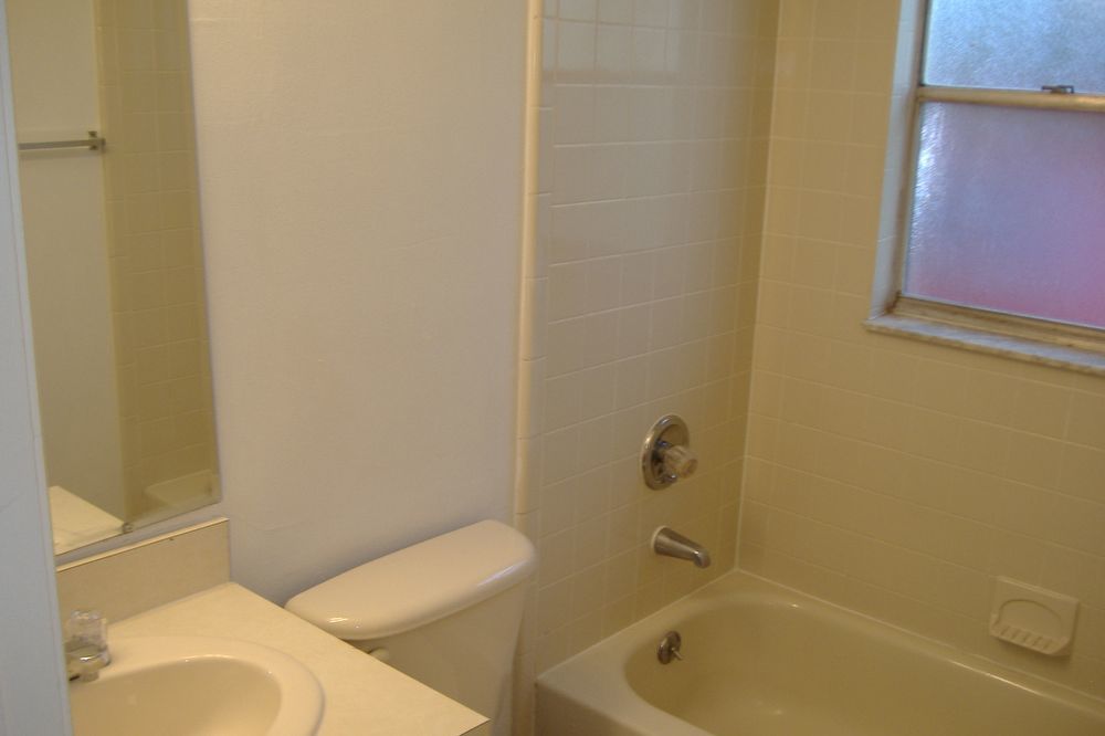 Cute 2/2 Duplex in South Orlando off Michigan, close to Downtown! property image