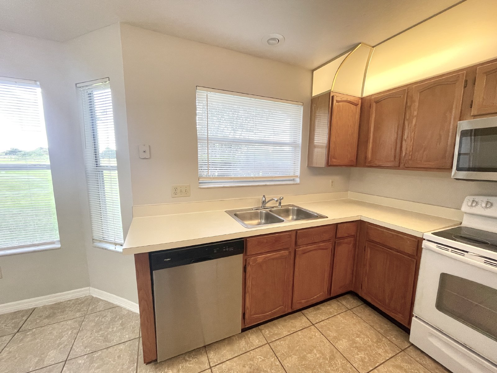 Two Story 3/3 Golf Course Townhome in Wedgefield! property image