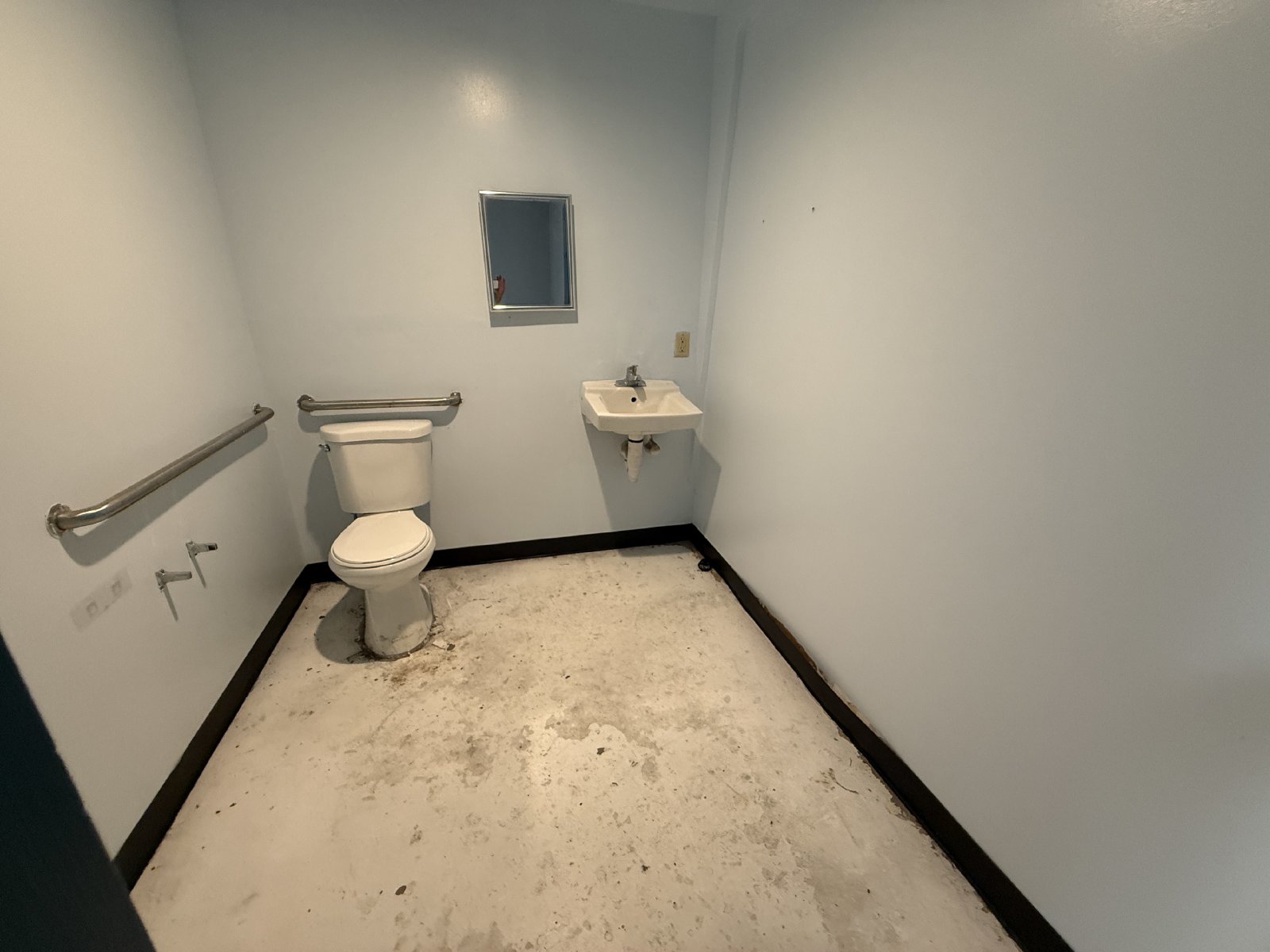 Warehouse Space in Casselberry 1000 +/- sqft property image