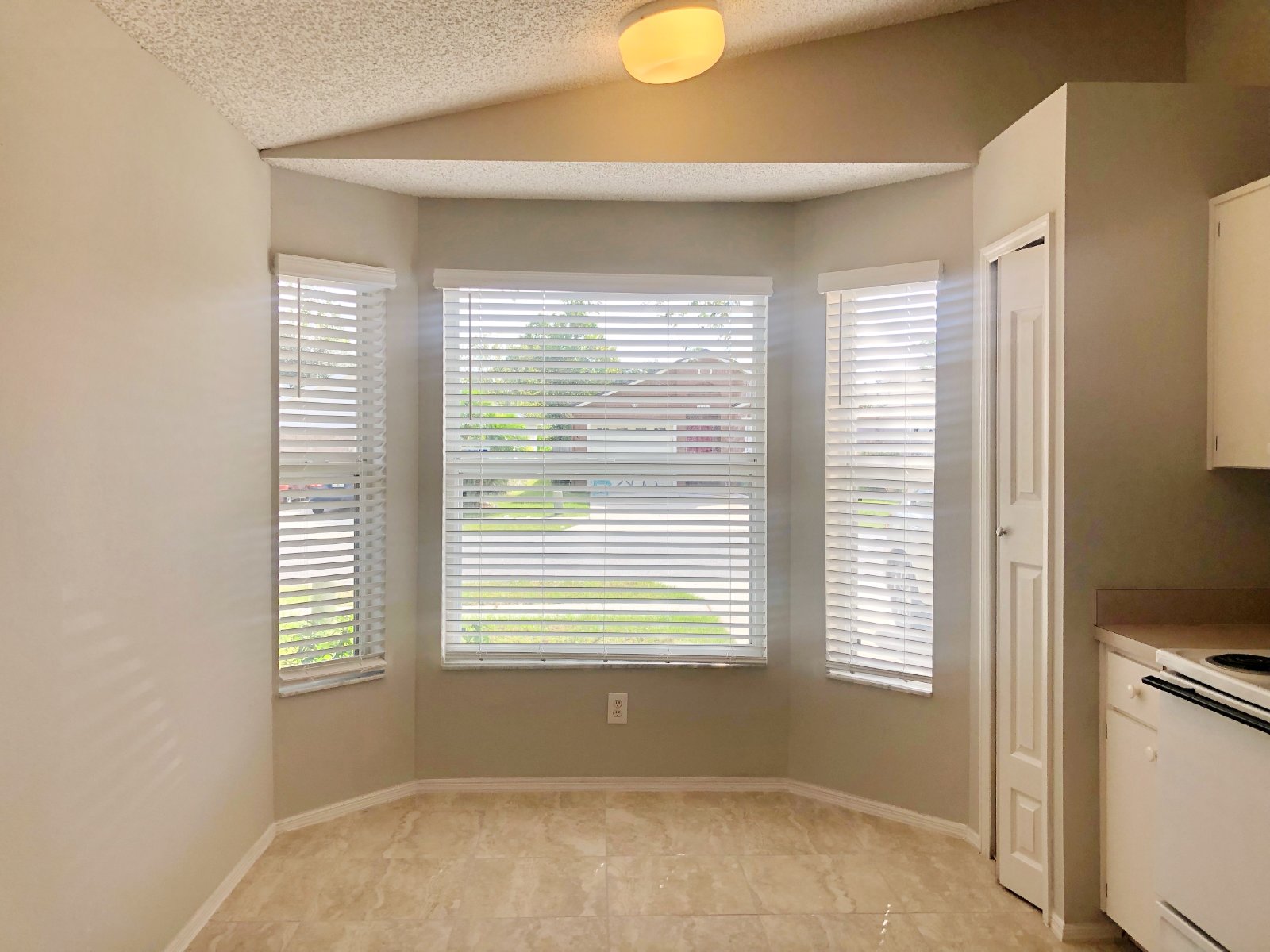 Cute 3/2 Rental Home with Single Car garage in East Orlando! property image