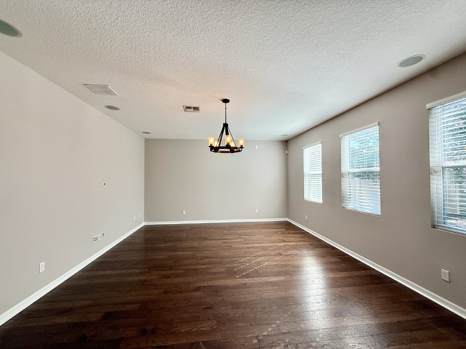 SPACIOUS Two Story Beautiful 5/4 Home in The Enclave At Aloma! property image