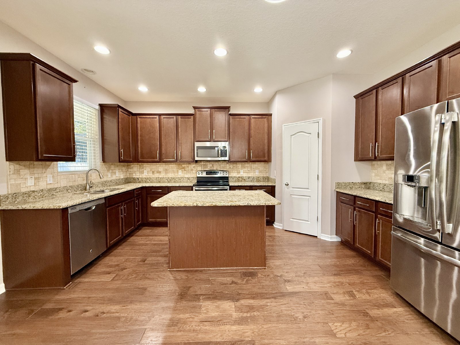 SPACIOUS Two Story Beautiful 5/4 Home in The Enclave At Aloma! property image