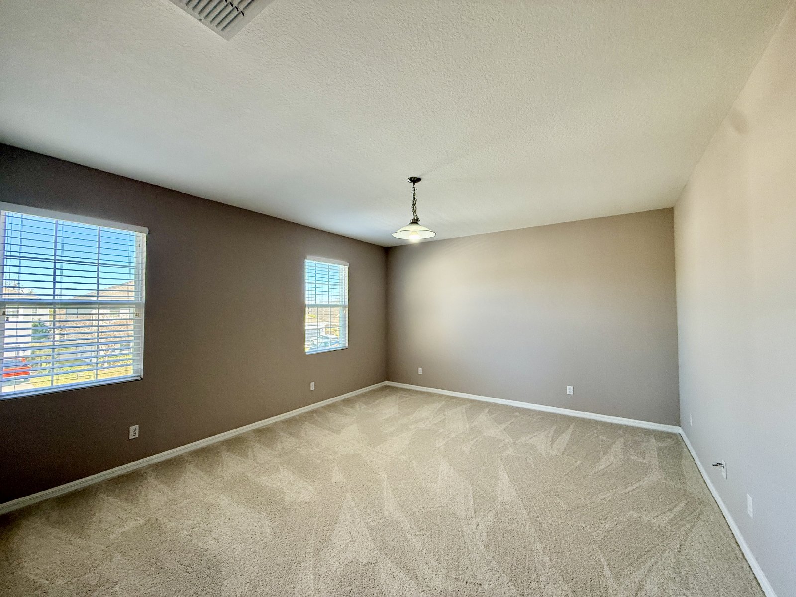 SPACIOUS Two Story Beautiful 5/4 Home in The Enclave At Aloma! property image