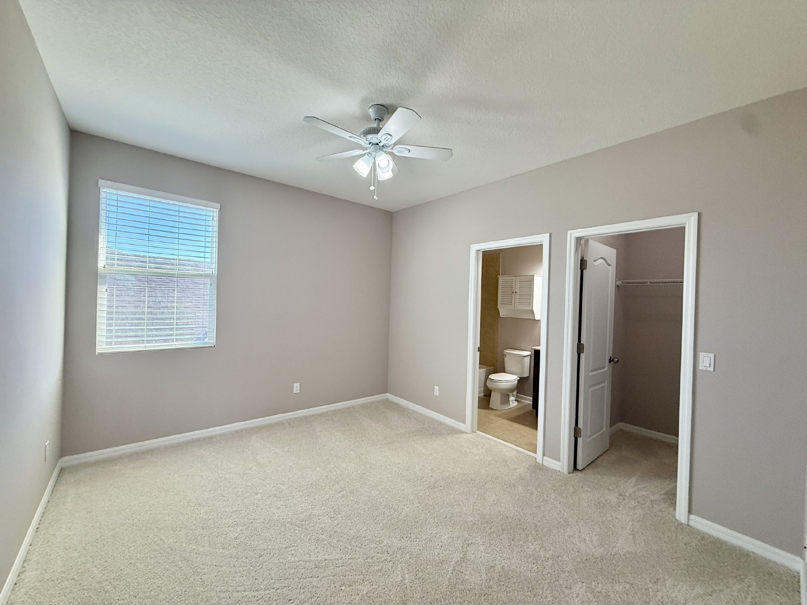 SPACIOUS Two Story Beautiful 5/4 Home in The Enclave At Aloma! property image