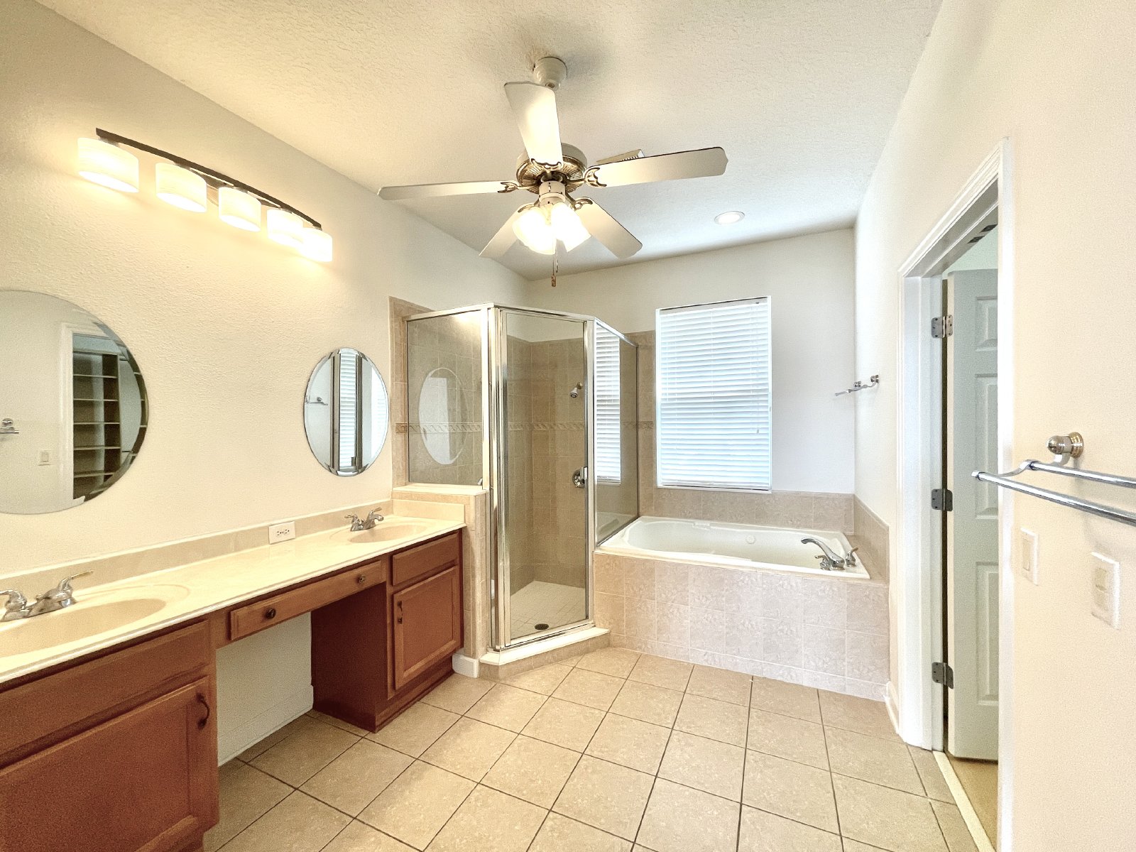 AVALON PARK SPACIOUS 5/3.5 HOME IN EAST ORLANDO property image