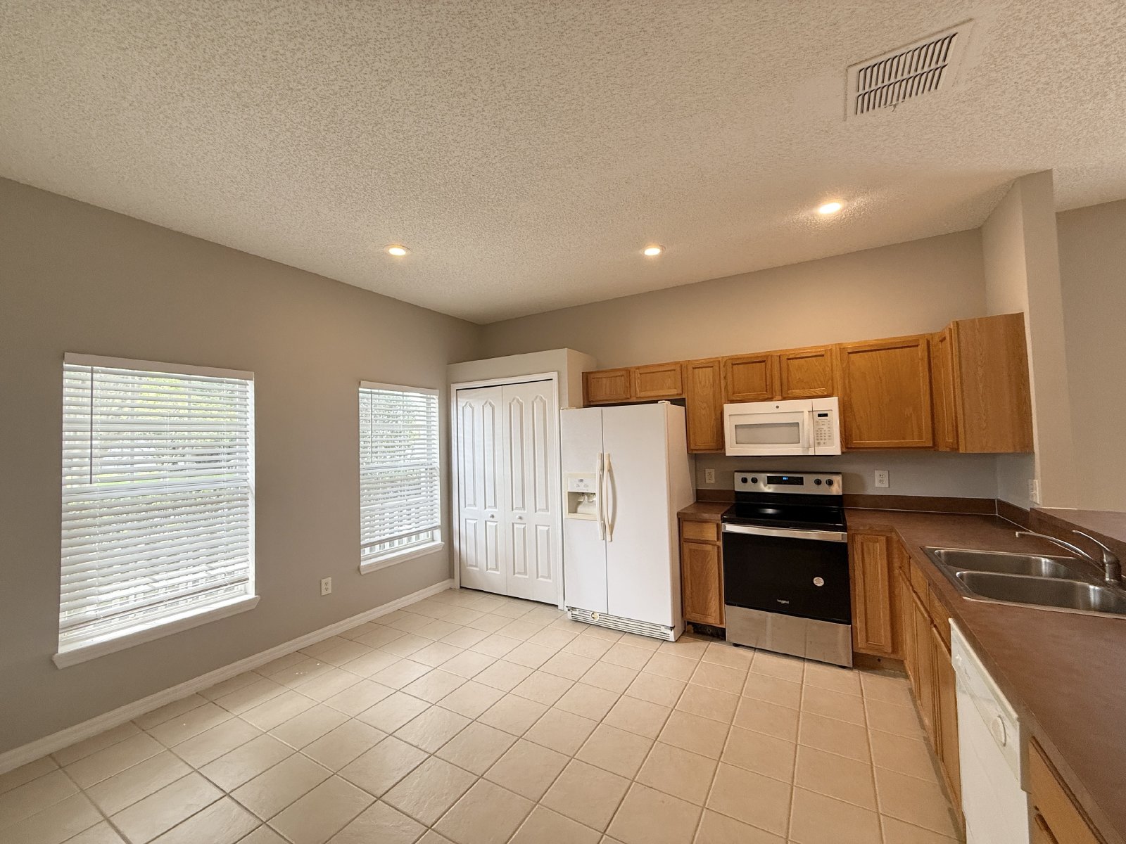 CUTE 3 BED/2 BATH HOME IN SOUTHEAST ORLANDO - WATERSIDE! property image