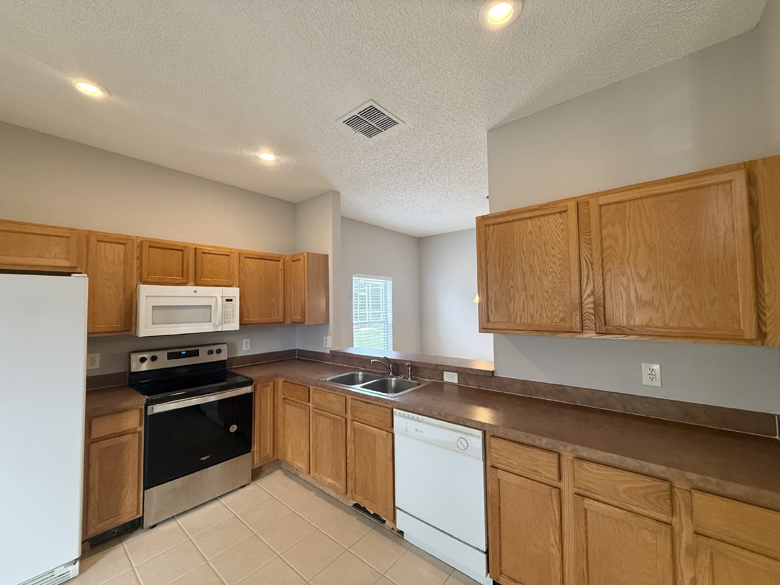 CUTE 3 BED/2 BATH HOME IN SOUTHEAST ORLANDO - WATERSIDE! property image