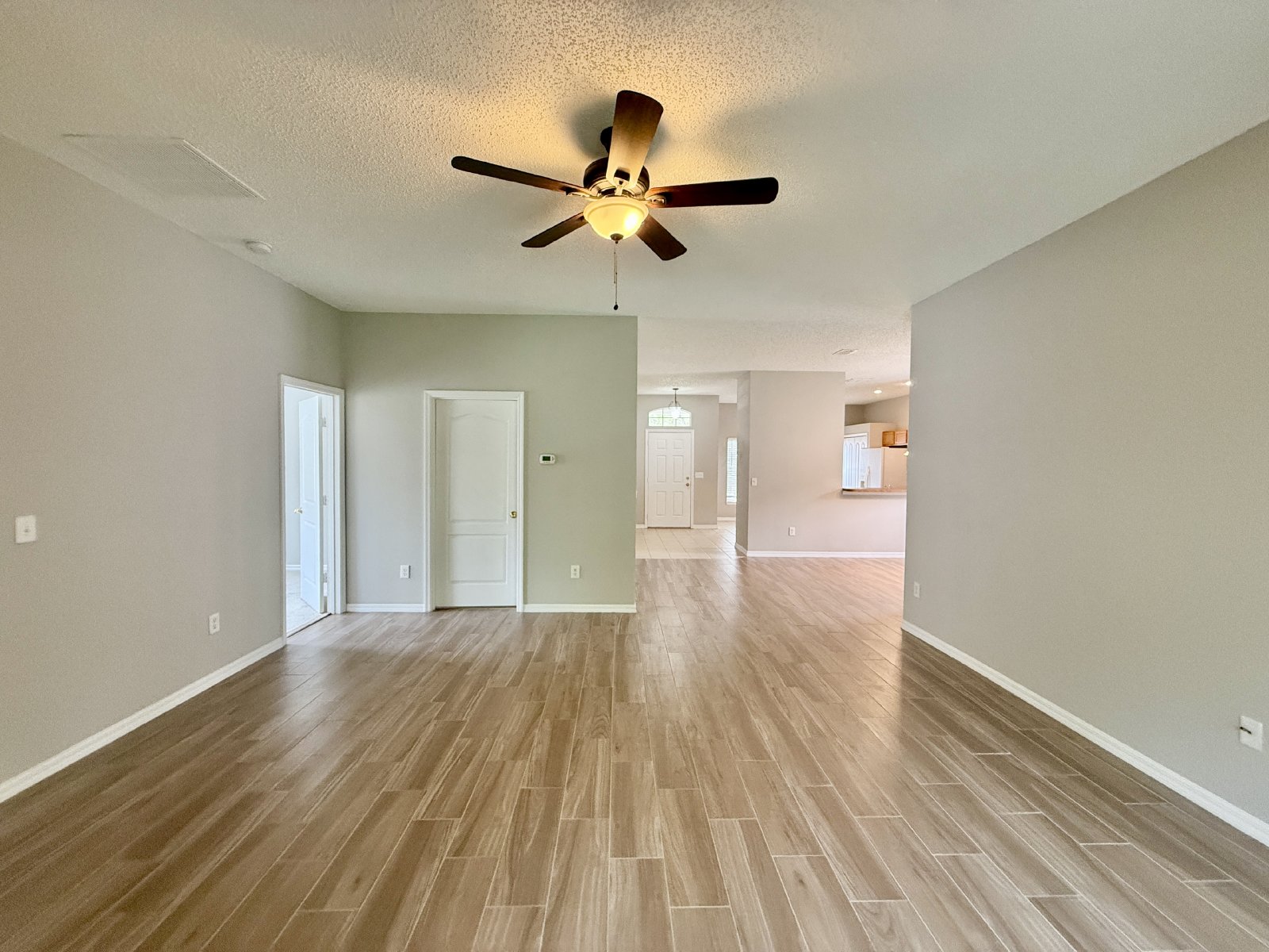 CUTE 3 BED/2 BATH HOME IN SOUTHEAST ORLANDO - WATERSIDE! property image