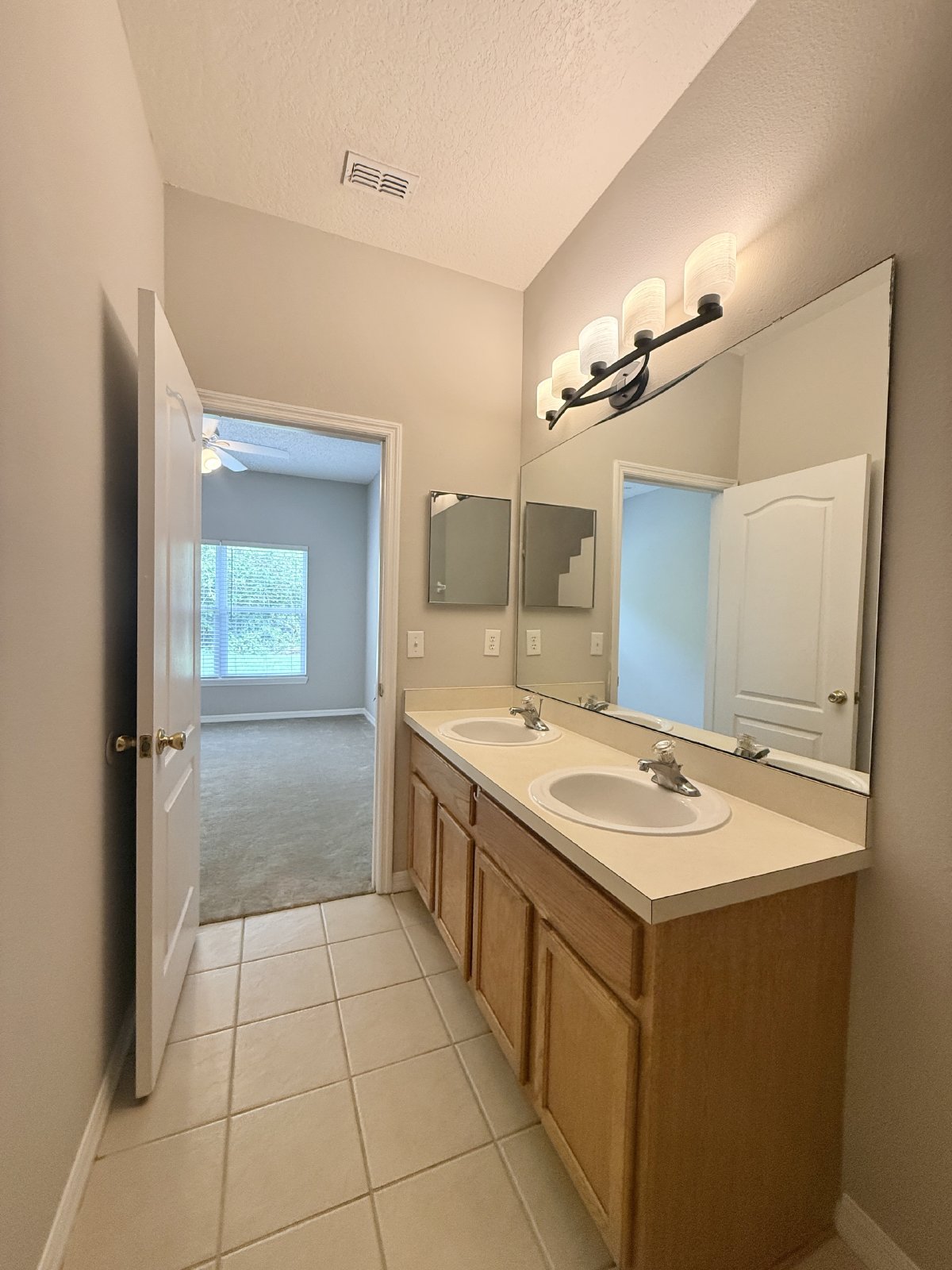 CUTE 3 BED/2 BATH HOME IN SOUTHEAST ORLANDO - WATERSIDE! property image