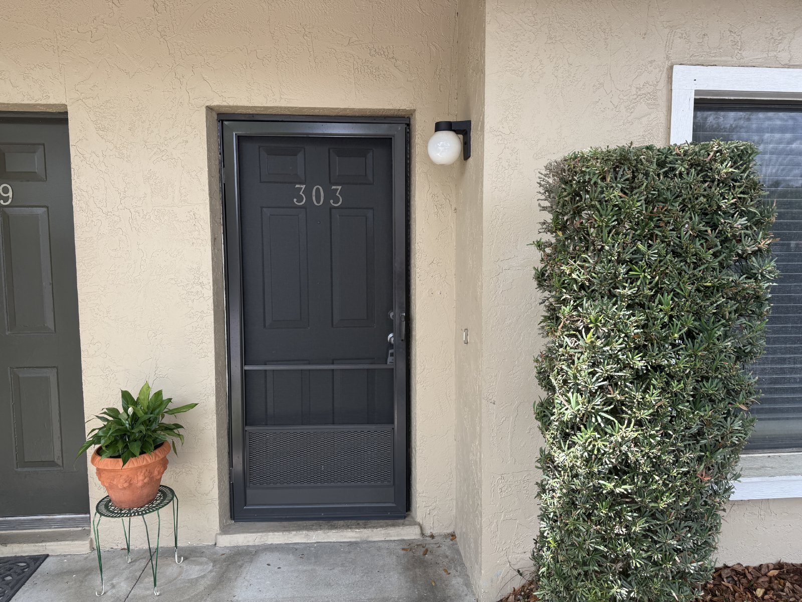 Gorgeous, Remodeled 2 Bedroom 2.5 Bath Condo in Sandlewood Trails of Winter Park! property image