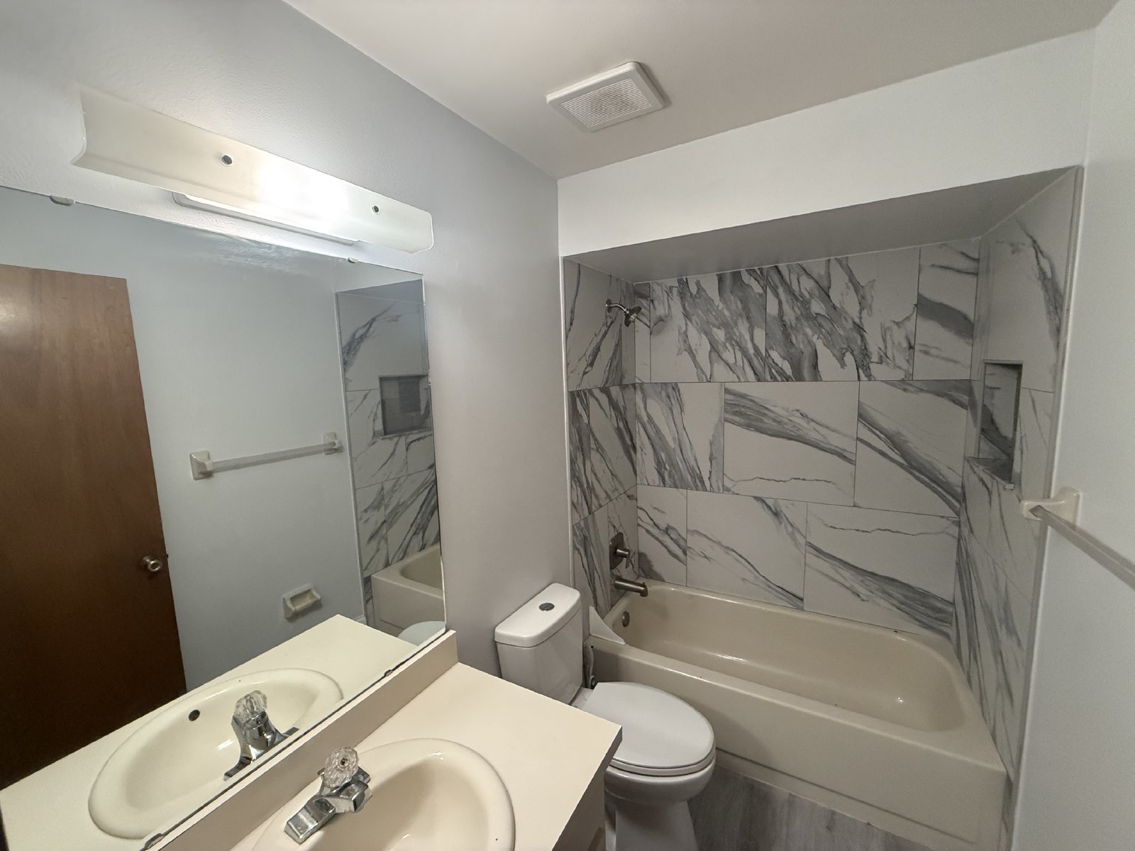 Gorgeous, Remodeled 2 Bedroom 2.5 Bath Condo in Sandlewood Trails of Winter Park! property image