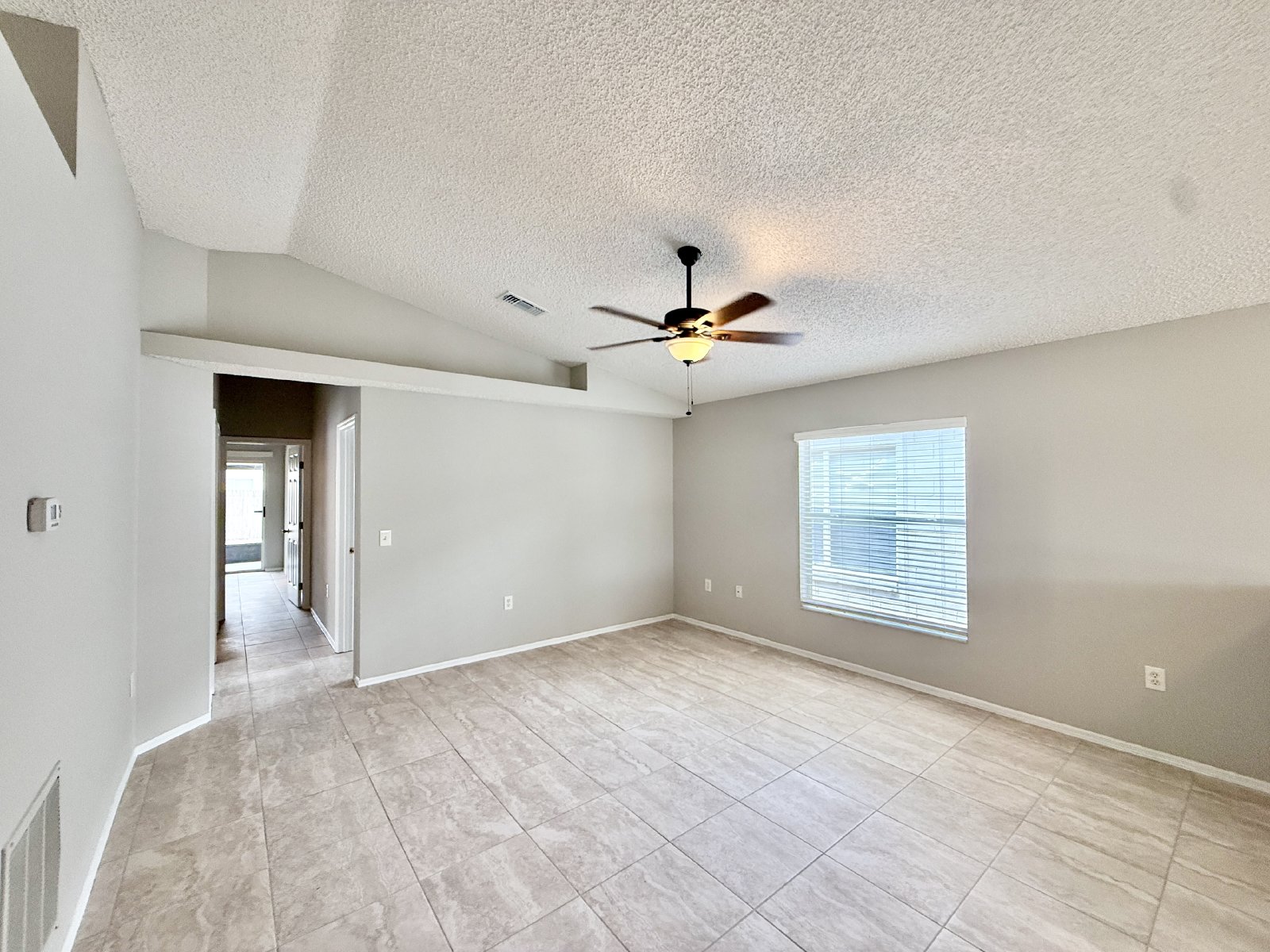 Cute 3/2 Rental Home with Single Car garage in East Orlando! property image