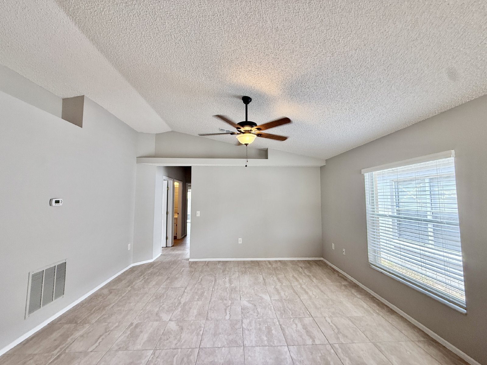 Cute 3/2 Rental Home with Single Car garage in East Orlando! property image