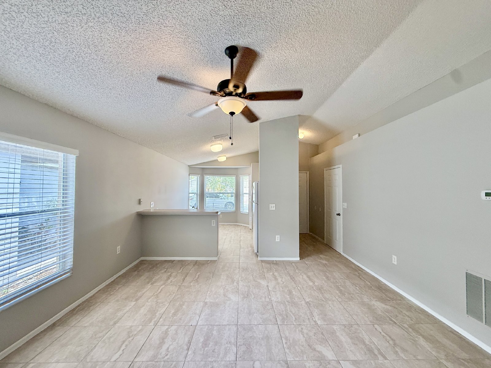 Cute 3/2 Rental Home with Single Car garage in East Orlando! property image