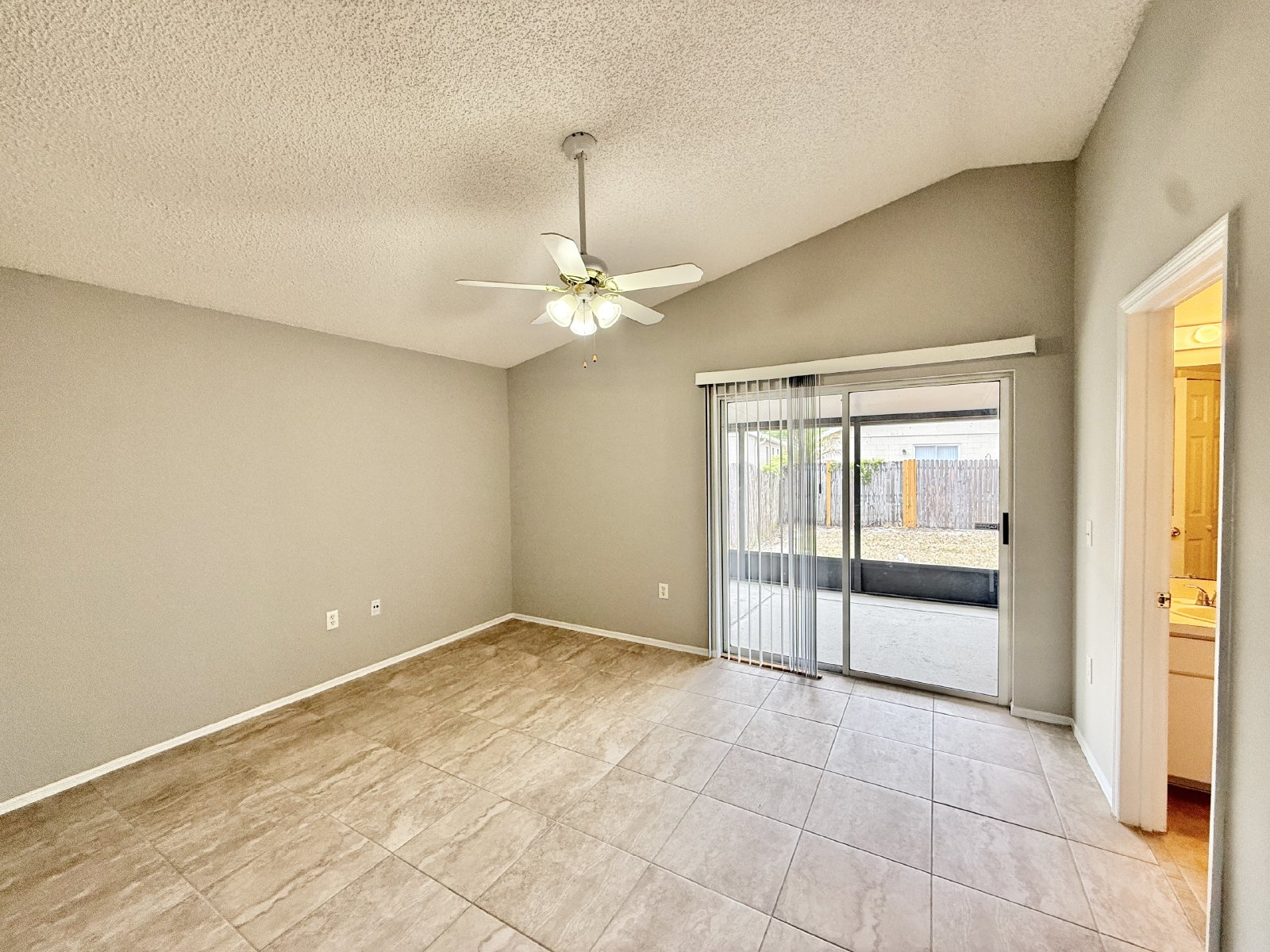 Cute 3/2 Rental Home with Single Car garage in East Orlando! property image