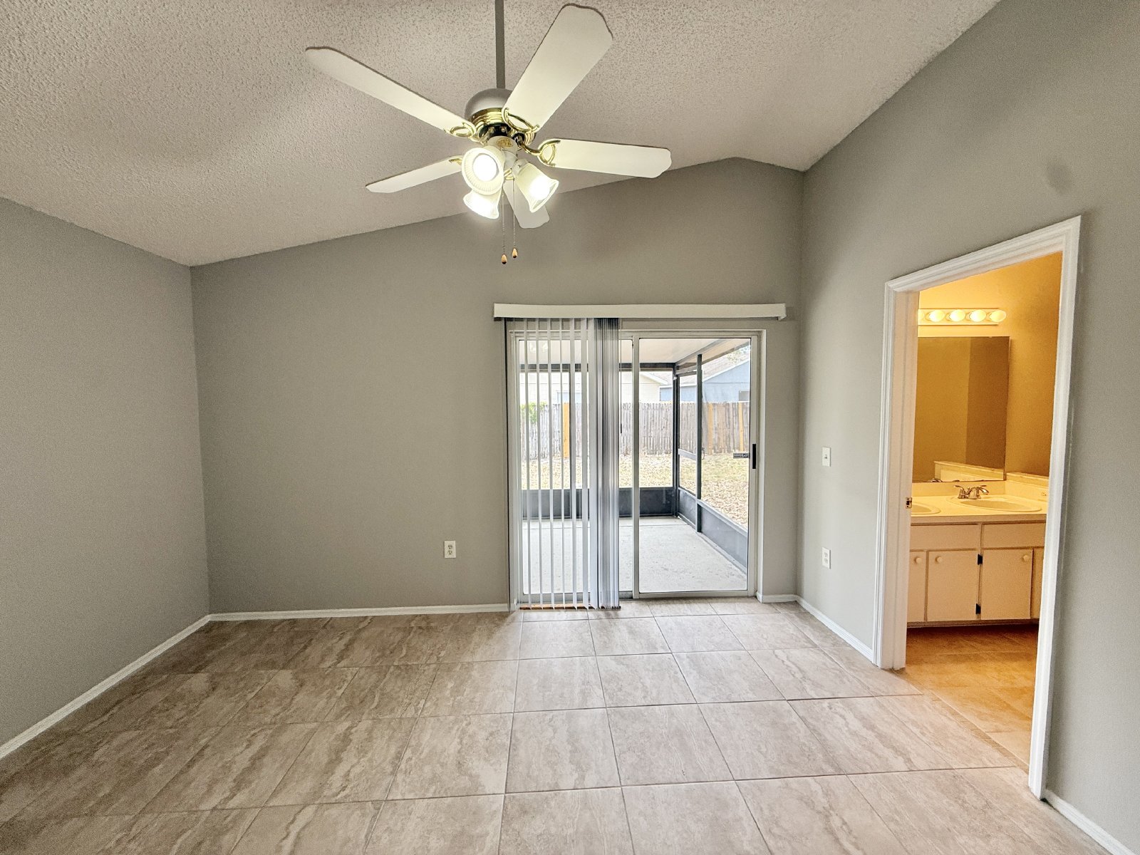 Cute 3/2 Rental Home with Single Car garage in East Orlando! property image