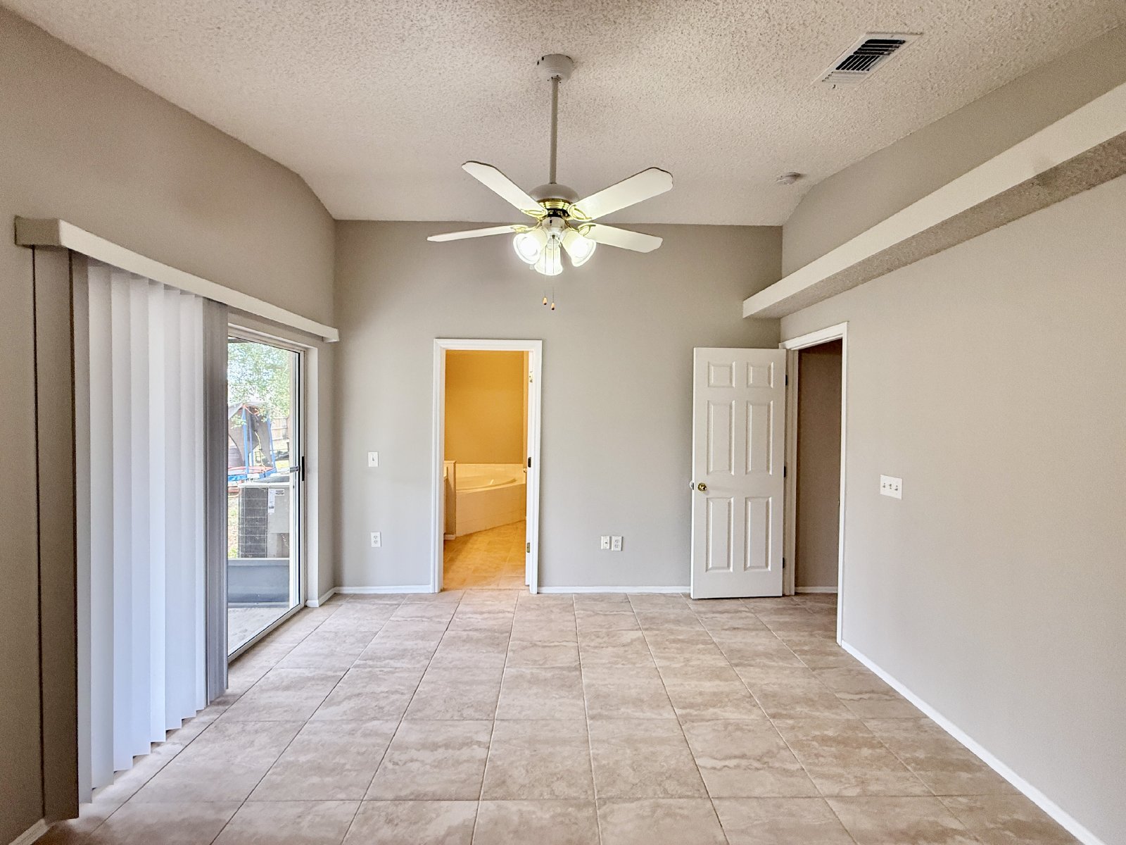 Cute 3/2 Rental Home with Single Car garage in East Orlando! property image