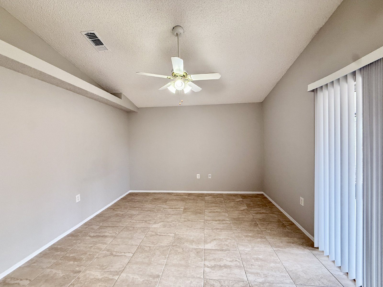 Cute 3/2 Rental Home with Single Car garage in East Orlando! property image