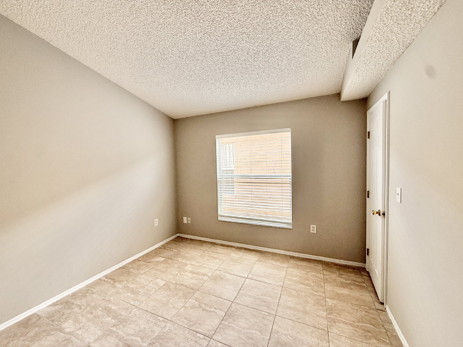 Cute 3/2 Rental Home with Single Car garage in East Orlando! property image