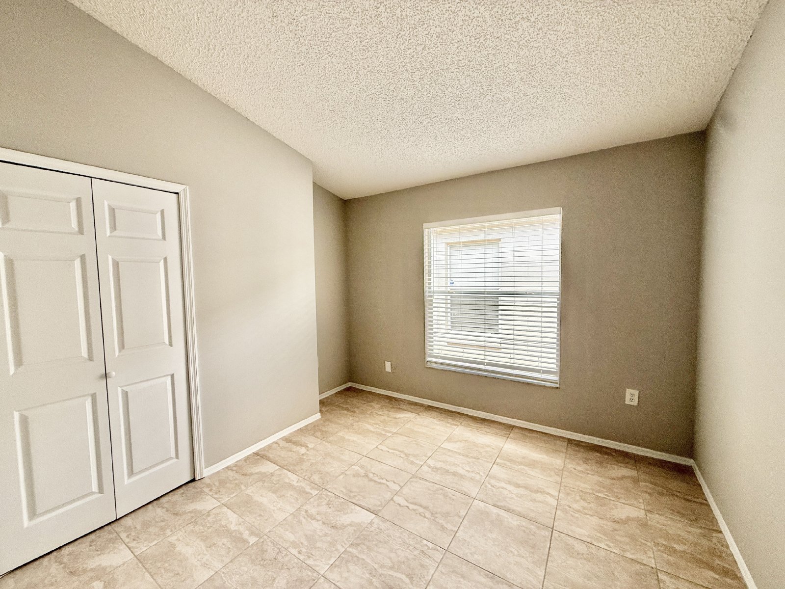 Cute 3/2 Rental Home with Single Car garage in East Orlando! property image