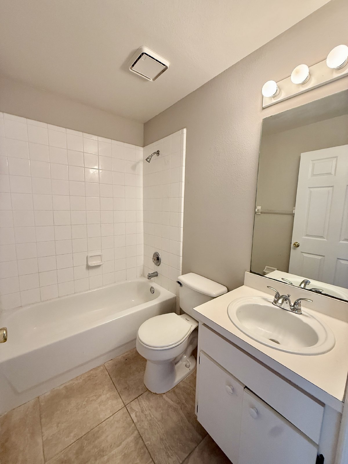 Cute 3/2 Rental Home with Single Car garage in East Orlando! property image