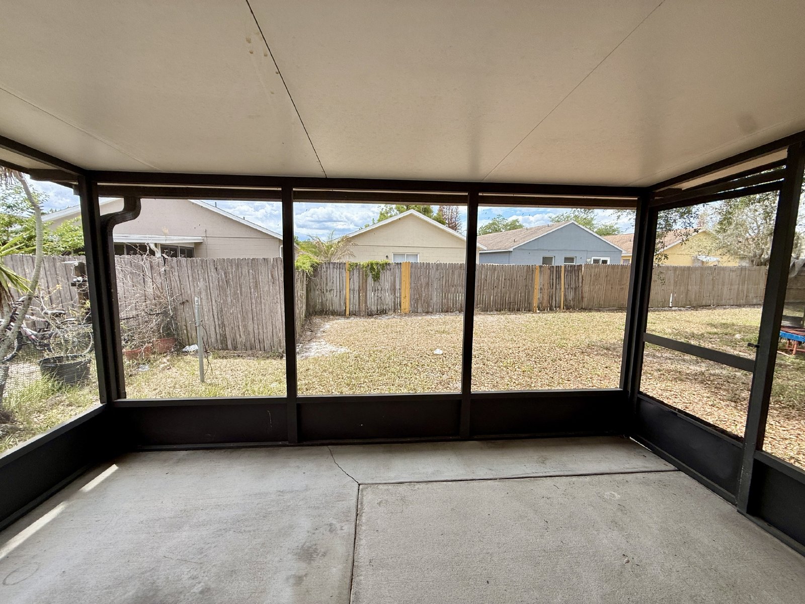 Cute 3/2 Rental Home with Single Car garage in East Orlando! property image