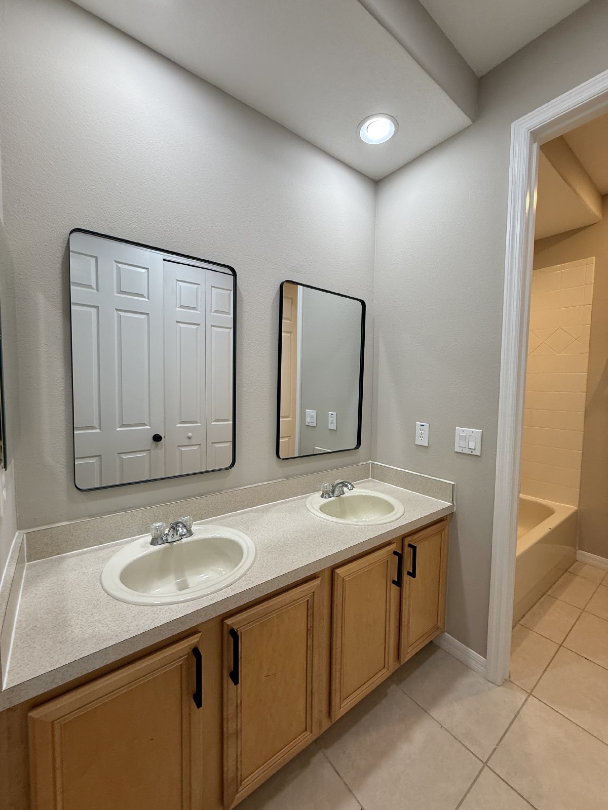 Gorgeous, 3/2.5 Two-Story Townhome in Gated Woodland Terrace at Timber Springs with Pond View! property image