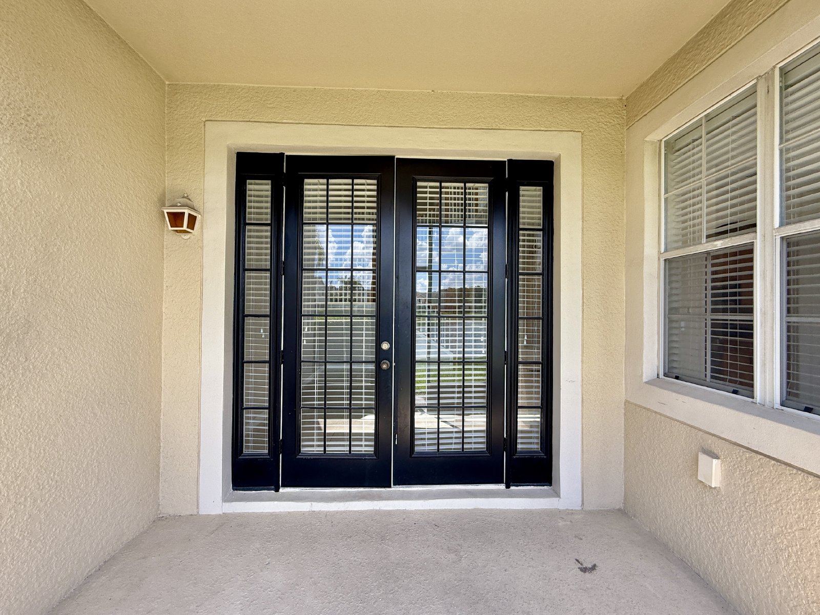 Gorgeous, 3/2.5 Two-Story Townhome in Gated Woodland Terrace at Timber Springs with Pond View! property image